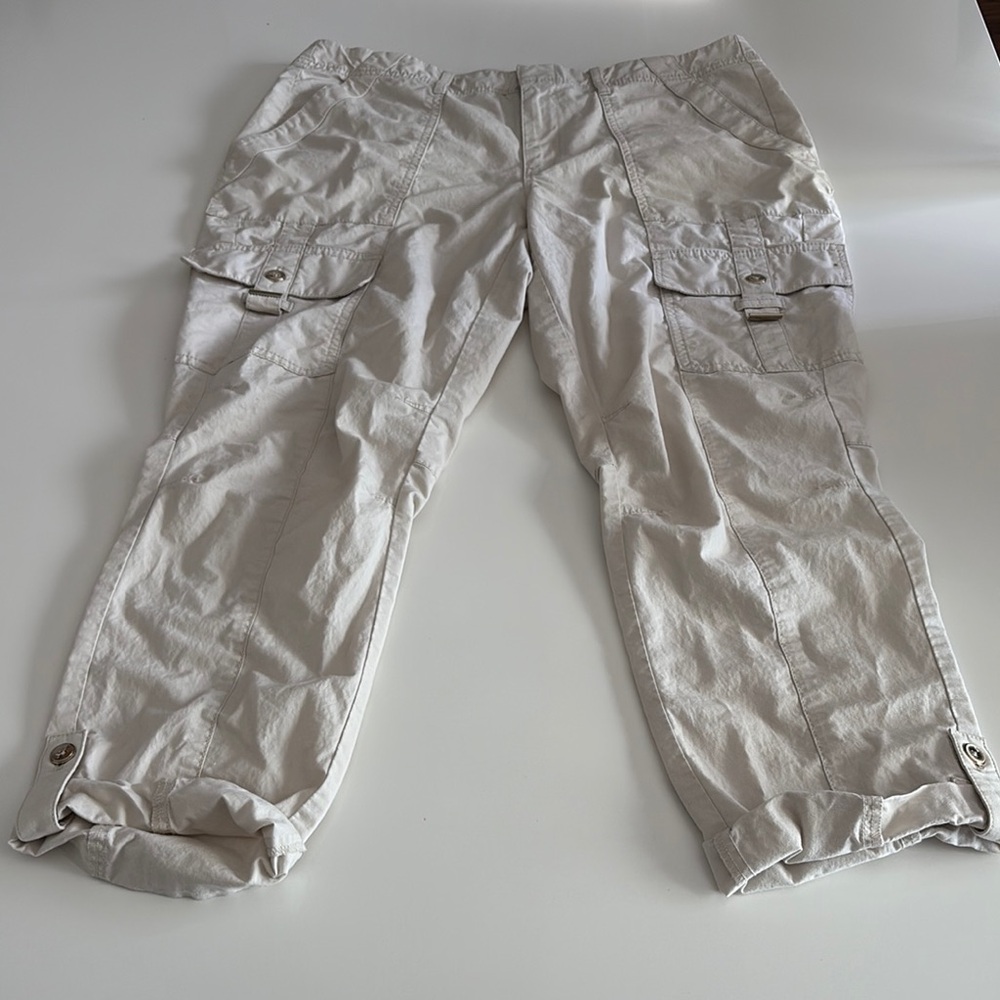 🏕️ White House Black Market Women’s Cargo Crop Pants – Size 8